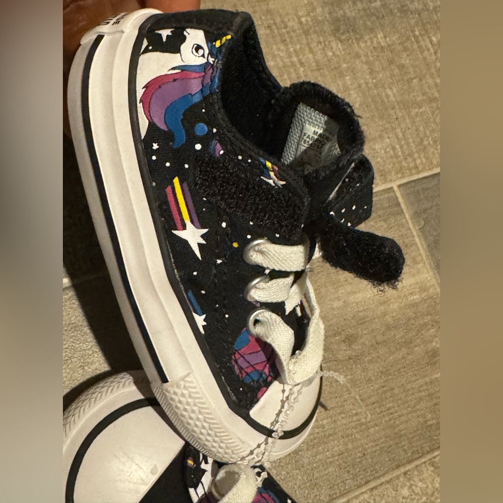 Converse Black Kids Space Print Low Top Sneakers with White Toe. SIZE 4 - Picture 2 of 8